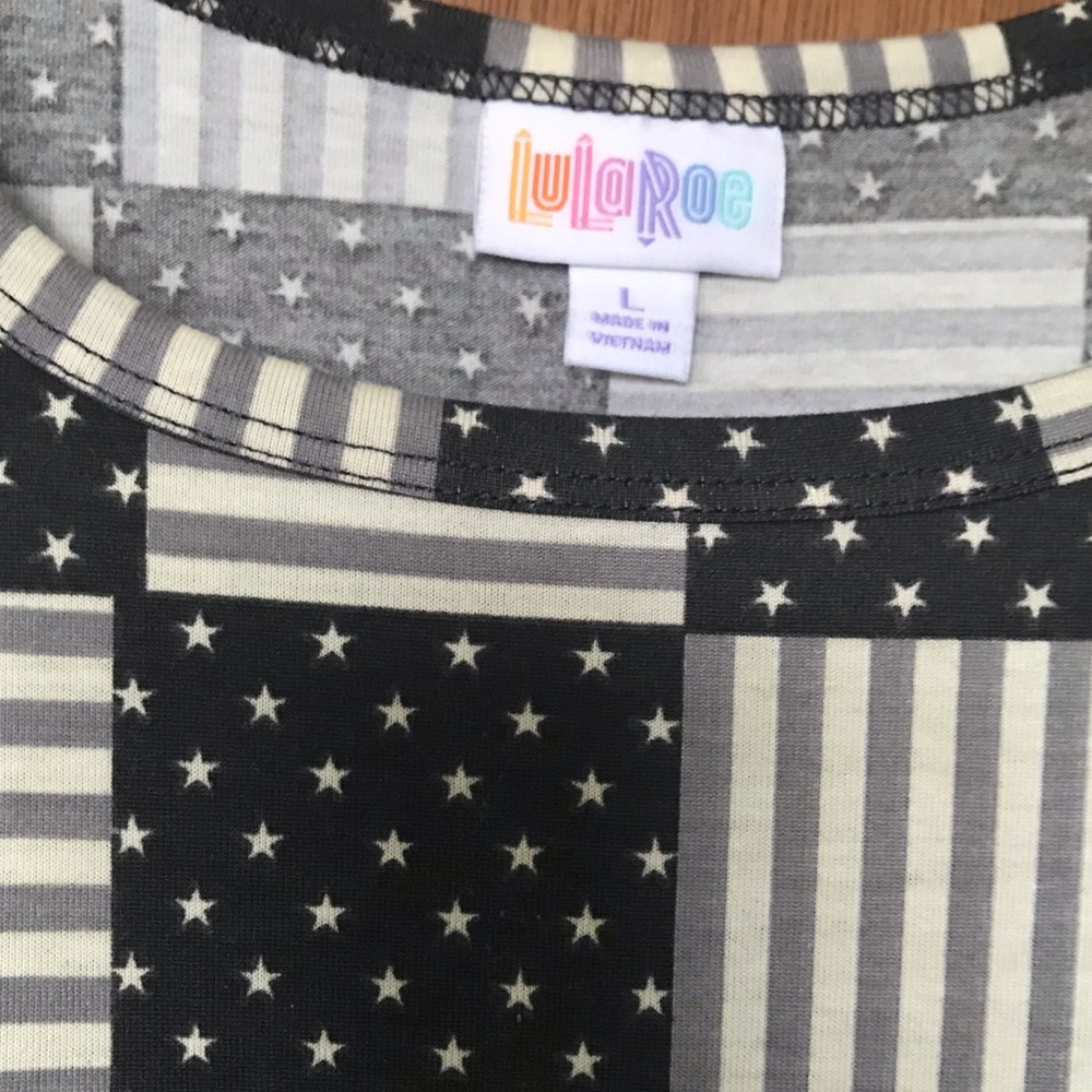 LuLaRoe L Americana Carly w/pocket